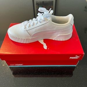 Women’s Puma Carina sneaker size 9.5. Never been worn- selling bc too small